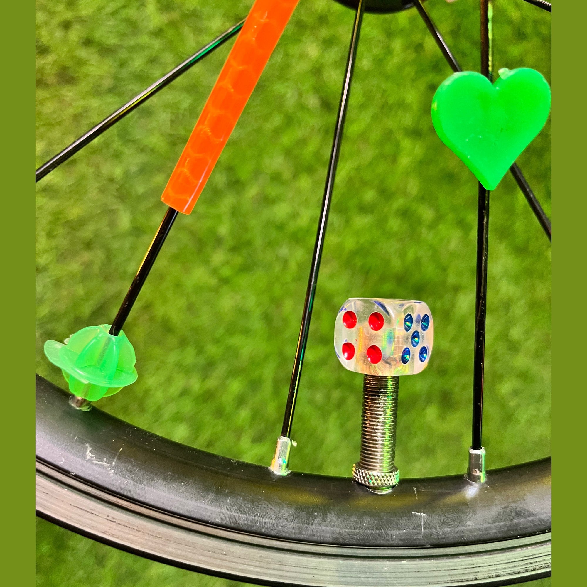 Ventilkappe Würfel transparent mit farbigen Punkten (grosses Ventil)