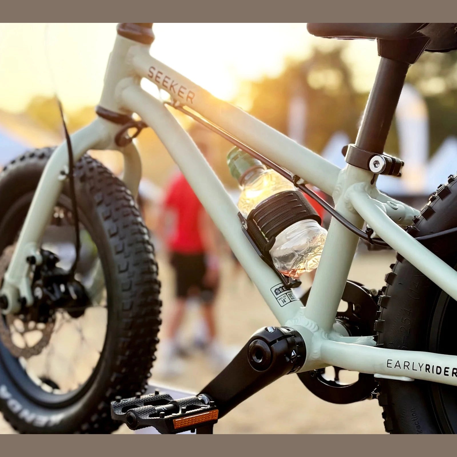 Universal Utility Plate and Strap - Early Rider